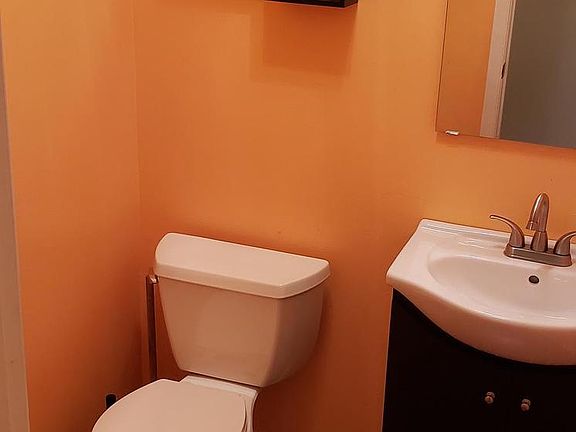 5th image of 121 Evergreen Ct