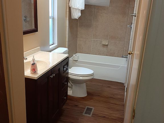 5th image of 11019 Creekwood Dr