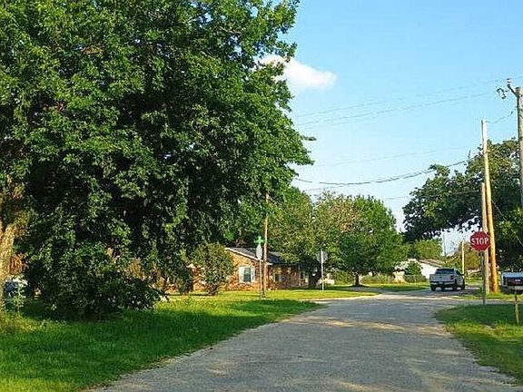 5th image of 401 Pine Ln