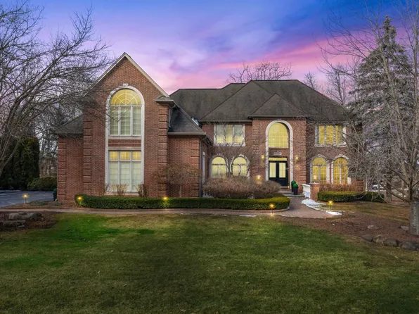 67587 Hidden Oak Ln, Washington, MI 48095