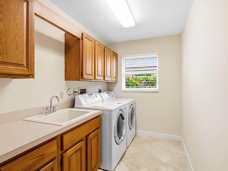 4720 NW 28th Ave — Photo 46