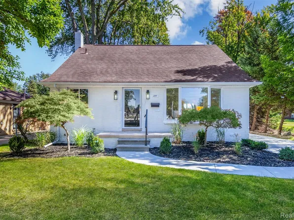 177 Avery St, Clinton Township, MI 48036