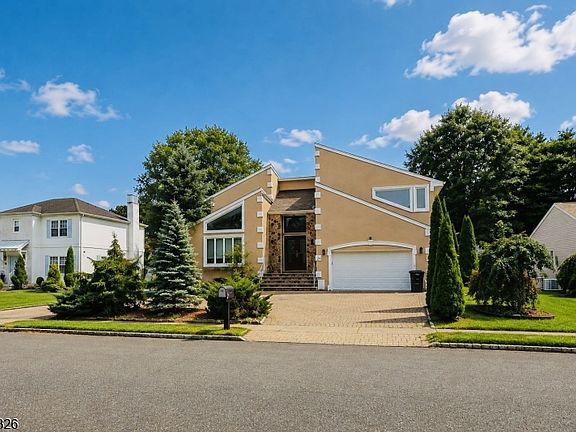 4th image of 26 BENJAMIN DR