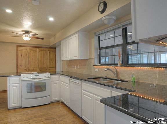 3rd image of 123 Sharon Dr