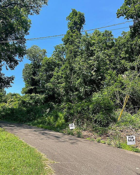 1st image of 616 Dogwood Dr