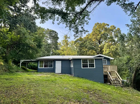 220 W Crest Rd, Rossville, GA 30741