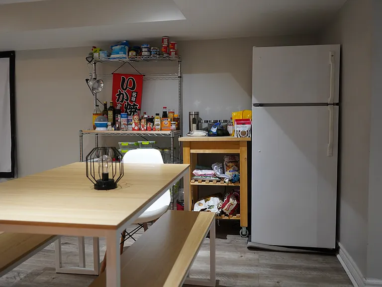 163 Campbell Ave #BASEMENT — Photo 5