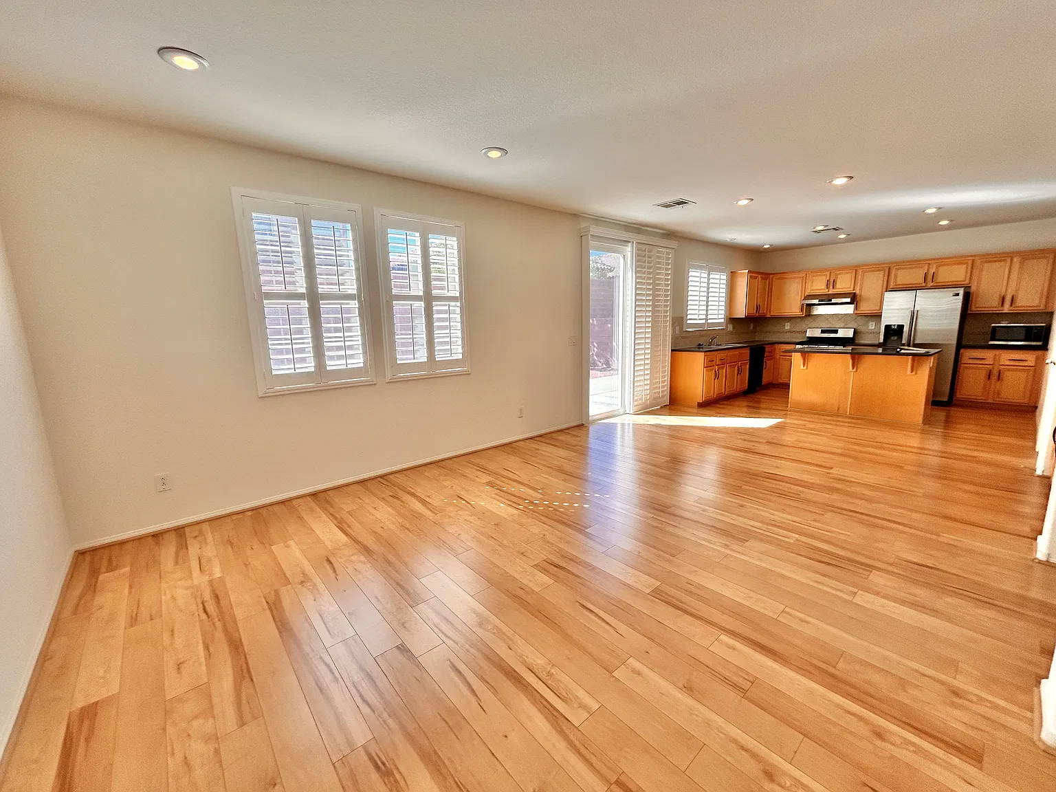 3 bed, 2502 sqft, $2,650 — Photo 2