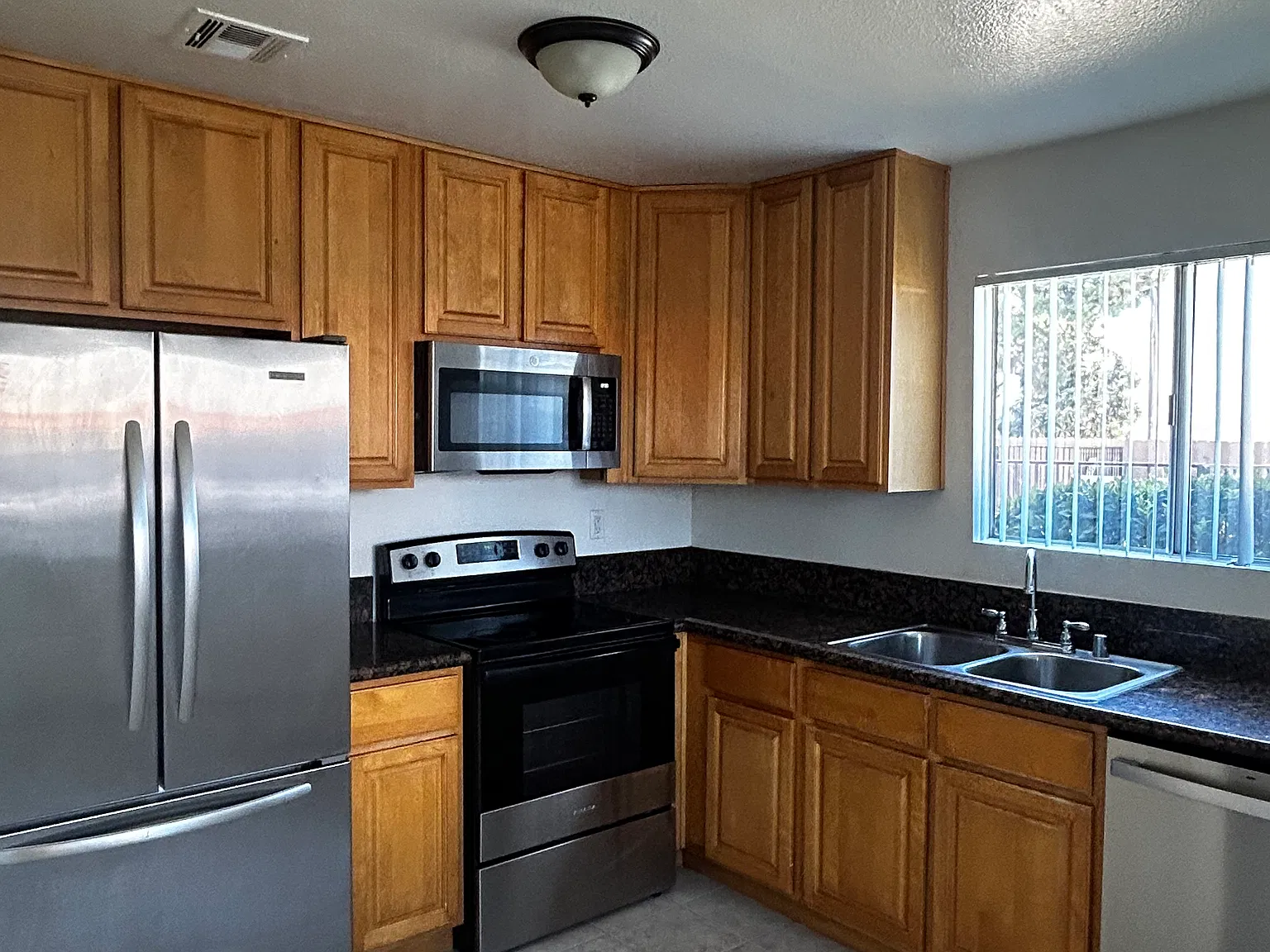 2 bed, 1.5 bath, 1200 sqft, $2,700 — Photo 1