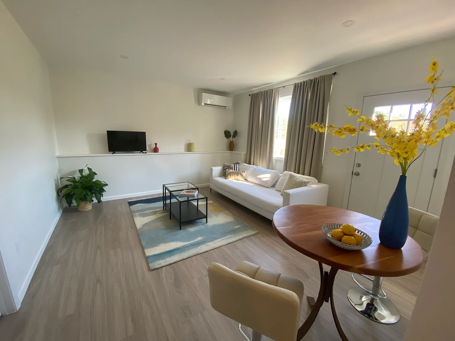 1 bed, 460 sqft, $1,900 — Photo 2