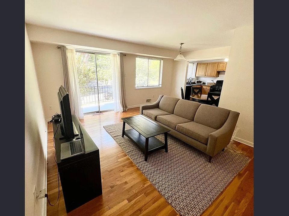 1st image of 10527 Montrose Ave APT 104