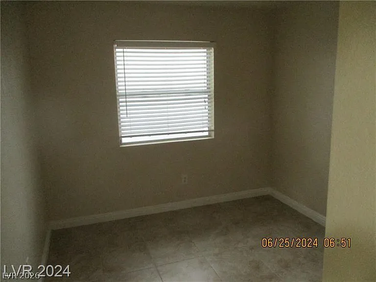 8216 Grassy Point Cir — Photo 30