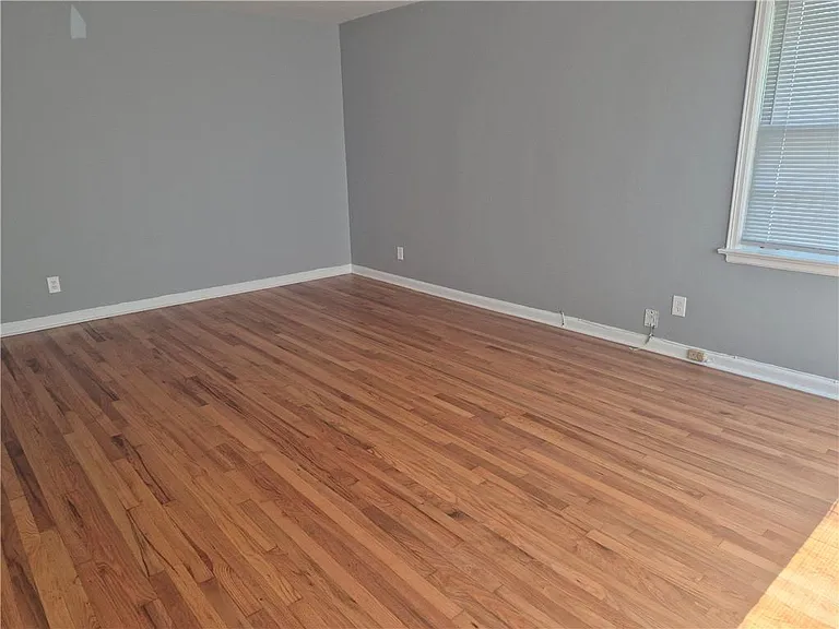 547 Westmeath Dr SW — Photo 16