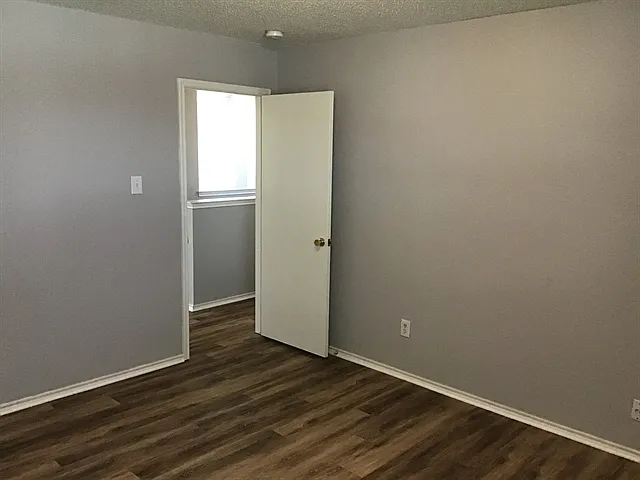 1313 Cherokee Rose Ln — Photo 18