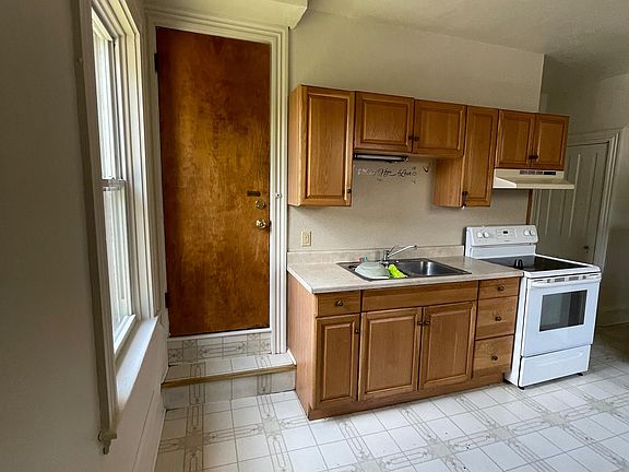 3rd image of 128 E Clay St #2