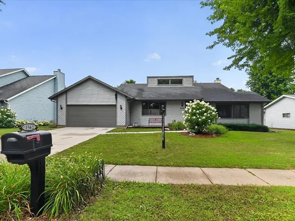 1562 Kuhle Dr, Sun Prairie, WI 53590
