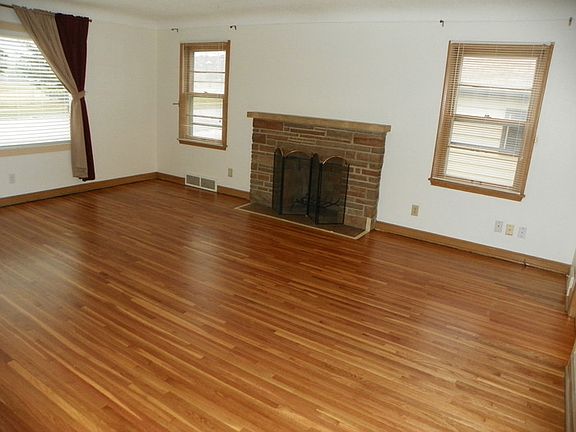 2nd image of 625 Arlington Ave W