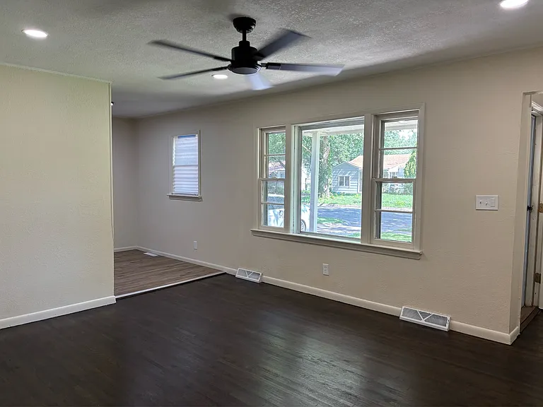 1531 E Crowley St #1531 — Photo 4