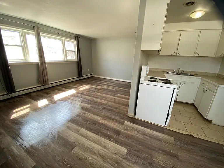 110 Breton Rd #5 — Photo 9