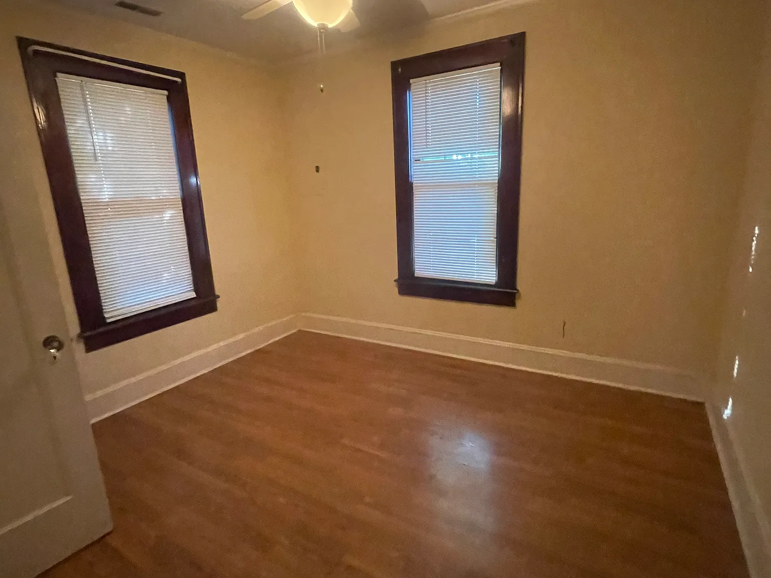 3 bed, 1000 sqft, $1,100 — Photo 4