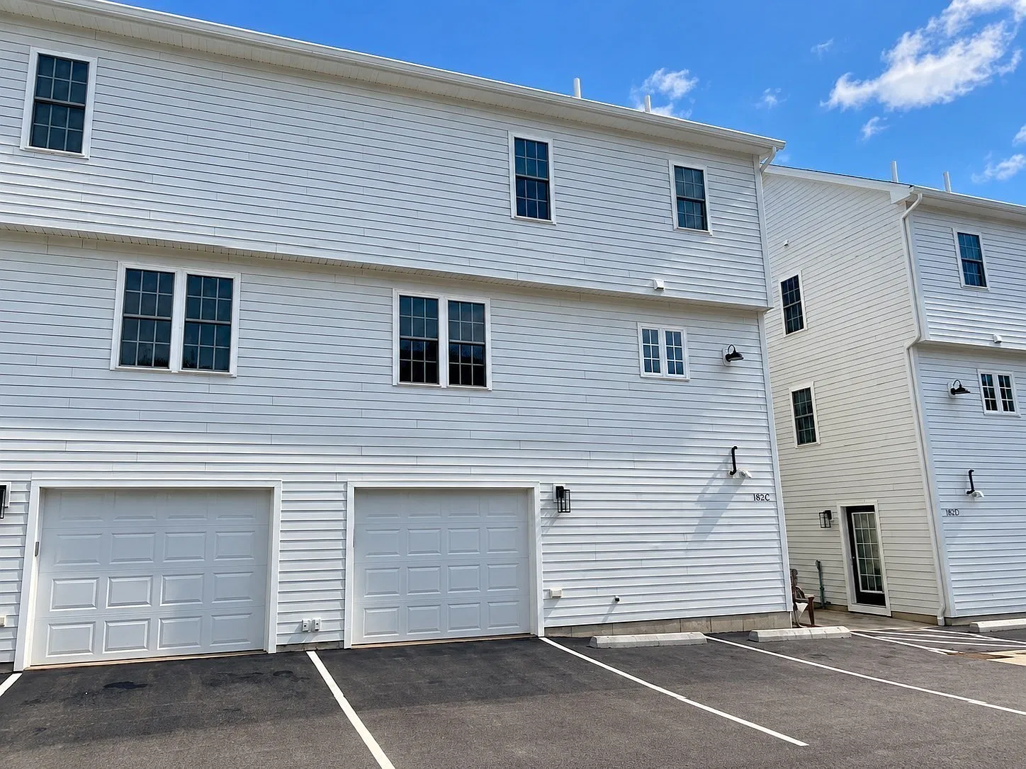 3 bed, 2.0 bath, 1580 sqft, $3,200 — Photo 3