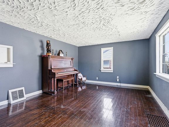 5th image of 2211 W Rowan Ave