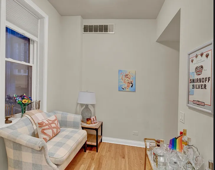 2548 N Burling St — Photo 13