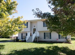 3378 Vlg Ct Ln NE, Roanoke, VA 24012