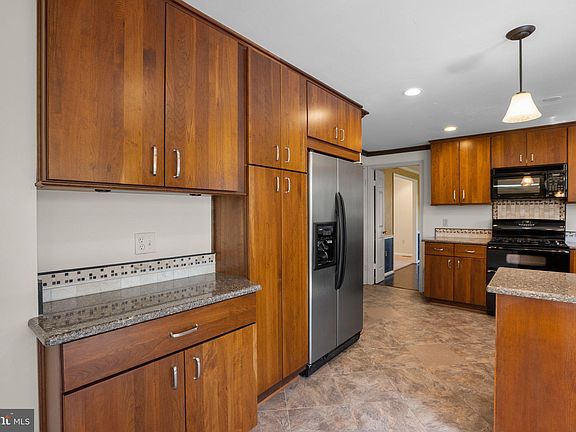 4th image of 7204 Grinnell Dr