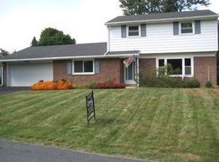 1608 Colonial Manor Dr, Lancaster, PA 17603