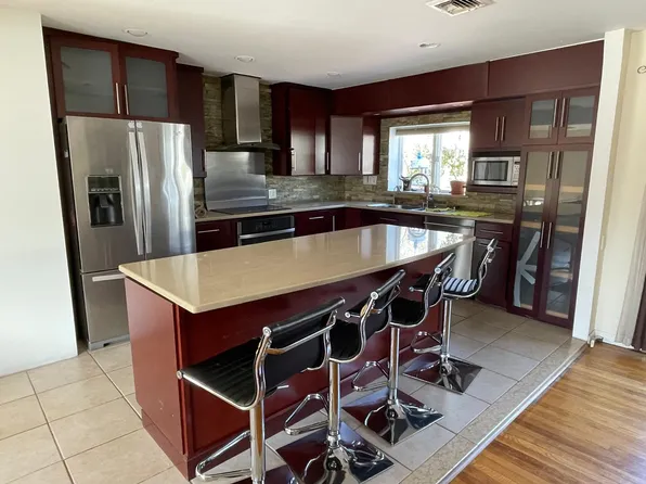 6 Fairway Dr, Old Bethpage, NY 11804