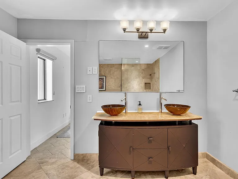 4441 NE 19th Ave — Photo 30