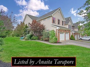 101 Whitlock Ct, Manalapan, NJ 07726