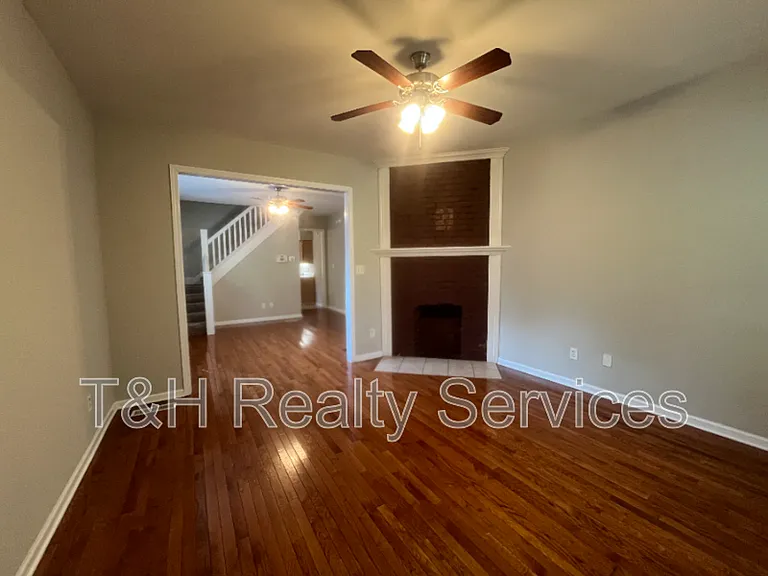 1531 Sturm Ave — Photo 5