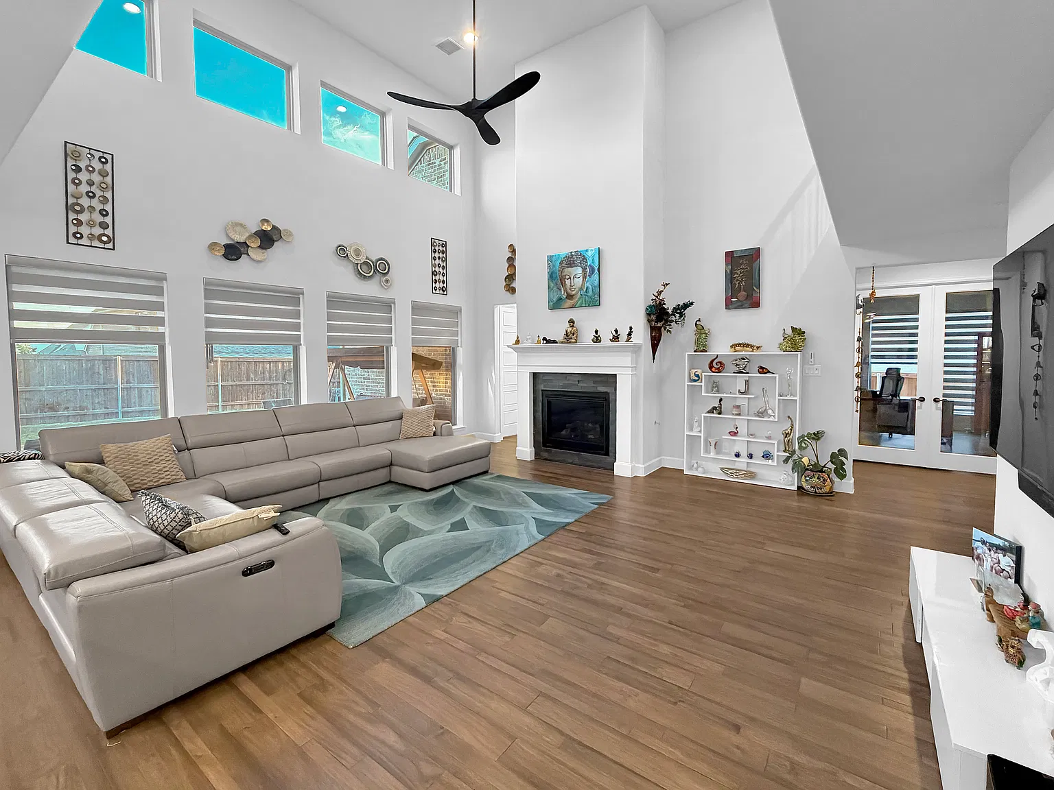 5 bed, 4097 sqft, $5,000 — Photo 4