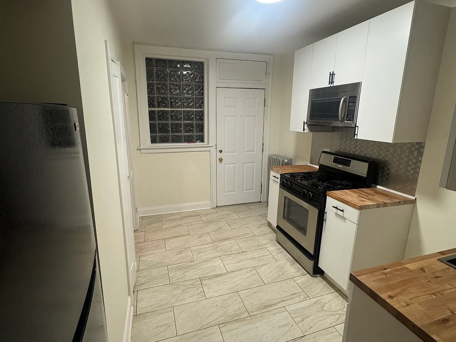 2 bed, 1000 sqft, $1,650 — Photo 2