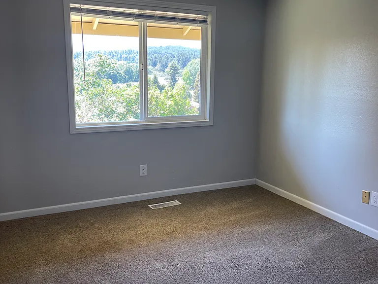 759 NE 4th Pl — Photo 28