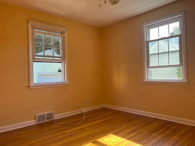 2197 Kings Hwy — Photo 8