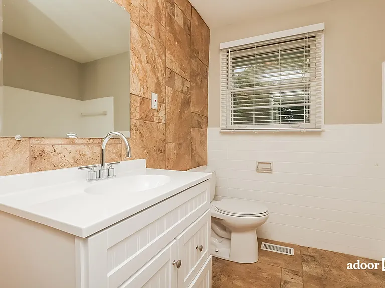 1332 Cheshire Dr — Photo 12
