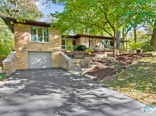 6381 Blackhawk Trl, Indian Head Park, IL