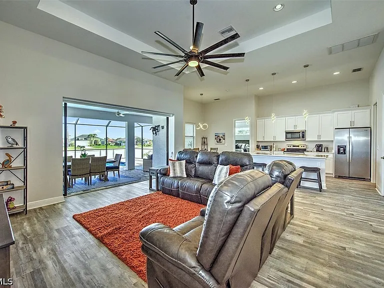 3527 SW 4th Ln — Photo 7
