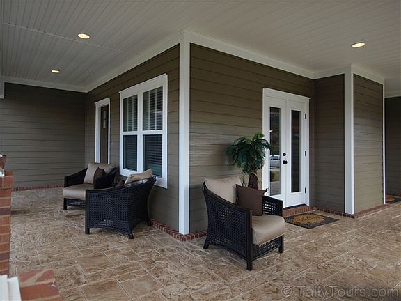 3rd image of 3021 Four Oaks Blvd
