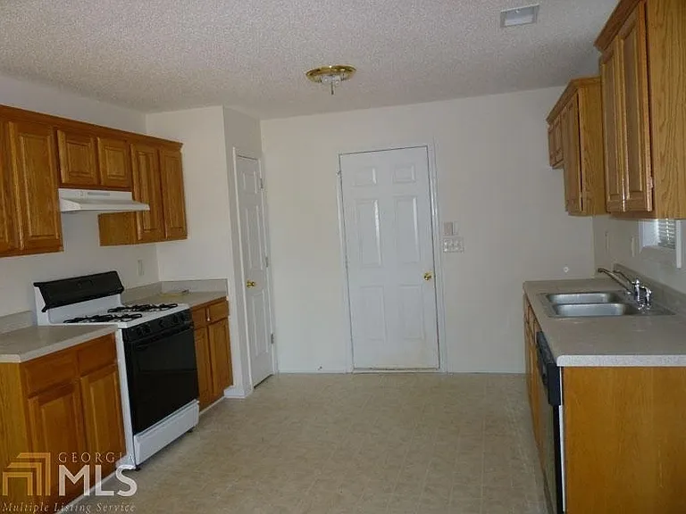 180 Waters Edge Dr — Photo 8