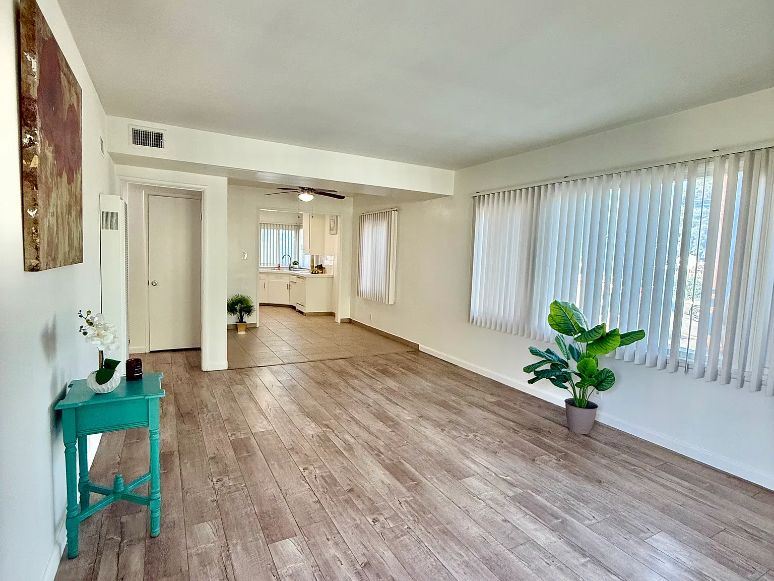 1 bed, 800 sqft, $2,065 — Photo 2