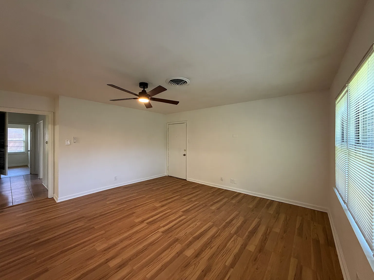 3 bed, 1.5 bath, 1161 sqft, $1,650 — Photo 4