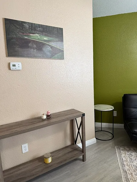 3 bed, 1302 sqft, $2,300 — Photo 2