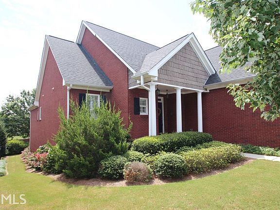 3rd image of 810 Windsor Place Cir #12