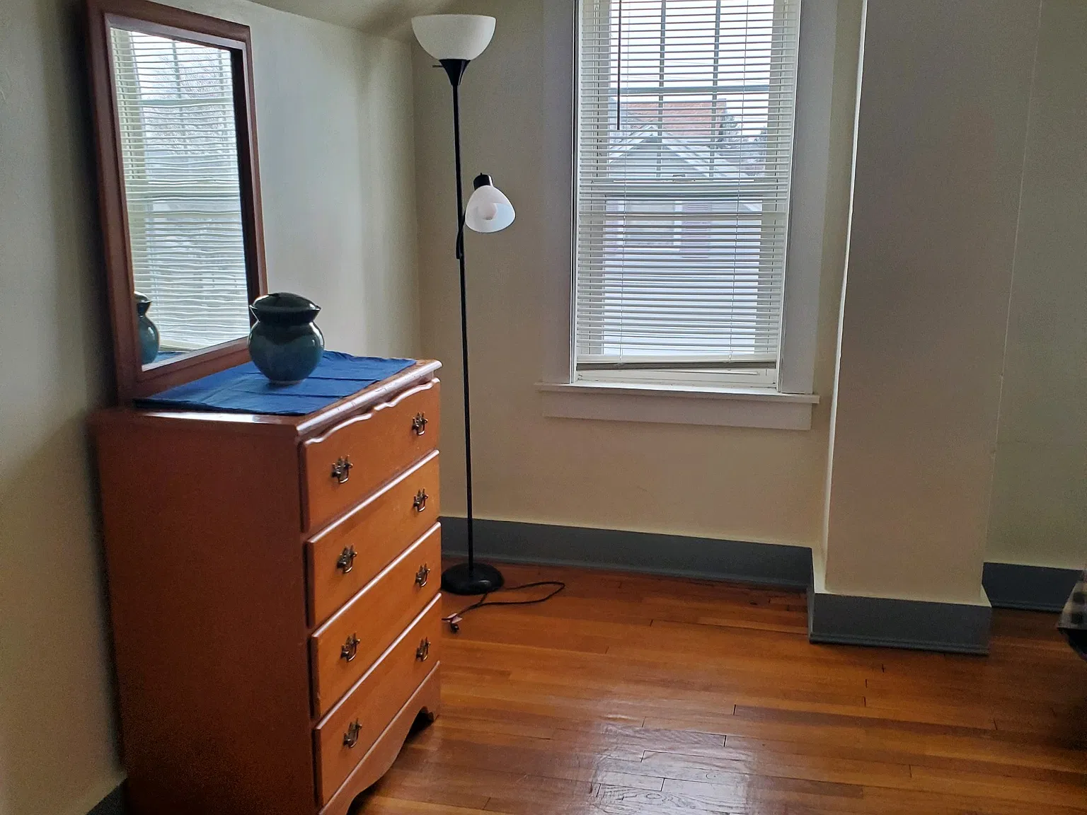 3 bed, 1.5 bath, 1296 sqft, $2,500 — Photo 4