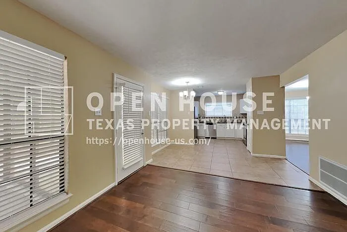 3 bed, 2.5 bath, 1840 sqft, $2,210 — Photo 3