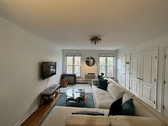 4th image of 646 Warren St #2